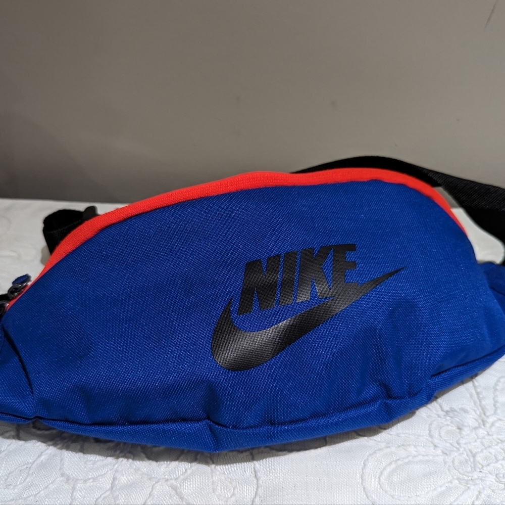 Nike Heritage Cross Body / Hip Pack - Picture 3 of 10